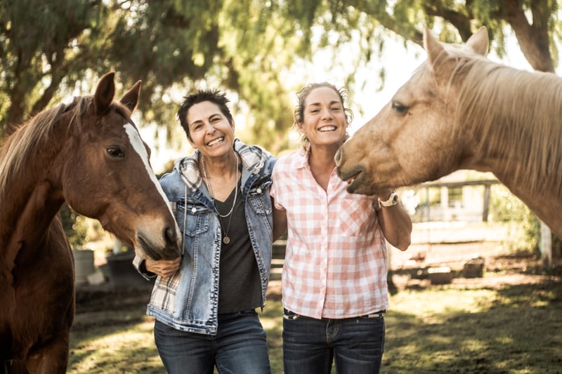 New pic siri and bek with horses